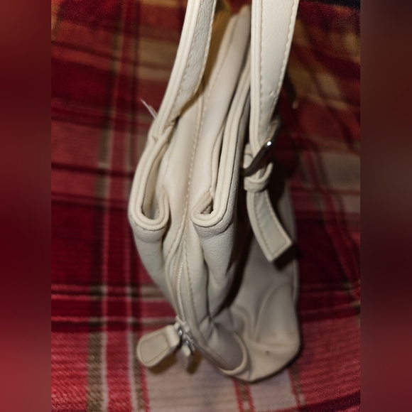 =^100% vinyl cream colored purse - Picture 4 of 11